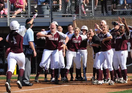 Garza Homers Twice in 9-1 Run-Rule of Texas State