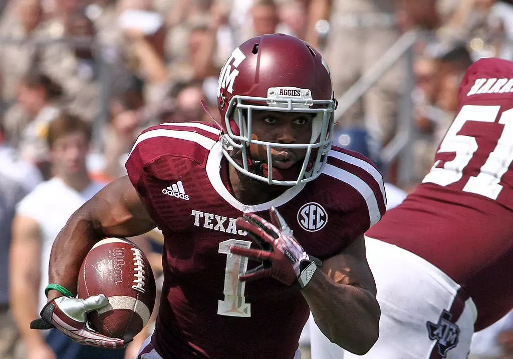 No. 6 Aggies Roll in Season Opener, 52-31