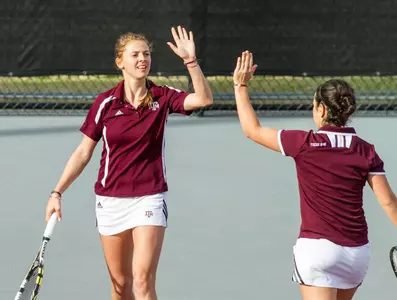No. 8 Texas A&M Defeats No. 4 Florida, 4-3, to Advance to Semifinals
