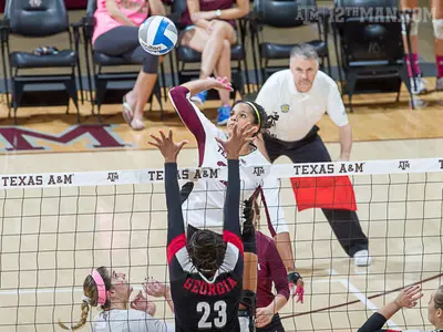 Babers Leads Volleyball to 4-Set Win at Arkansas