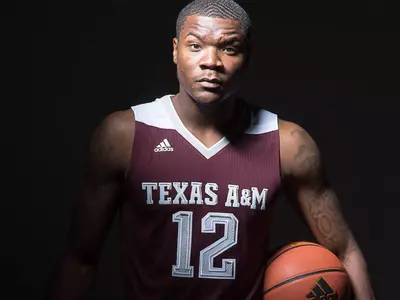 Jones' 27 Powers Men to 81-63 Win over Youngstown State