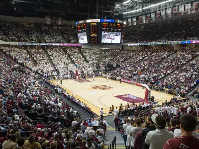 Men's Hoops Slams Home Sixth Straight SEC Win