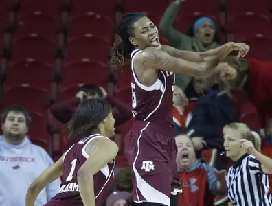 Ade's Buzzer Beater Lifts No. 5 Women to Win at Arkansas