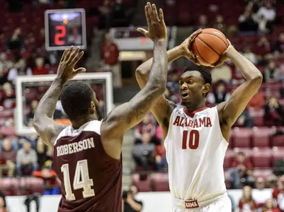 Alabama Pulls Away from A&M in SEC Opener