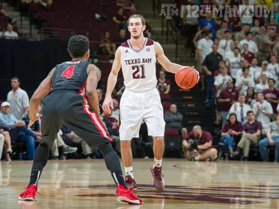 Men's Basketball Falls to Georgia, 62-53