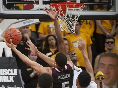 Men's Basketball Stays Hot, Picks Up Road Win at Mizzou
