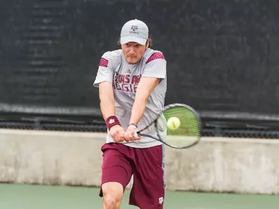 Aggies Split Sunday Doubleheader