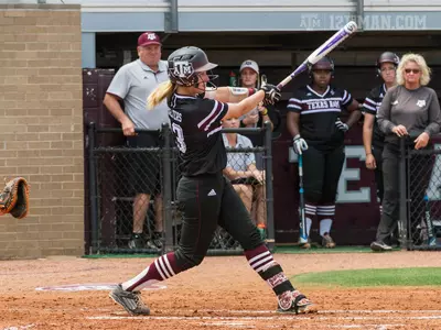 #25 Softball Can't Hold Off Florida, Falls 9-5