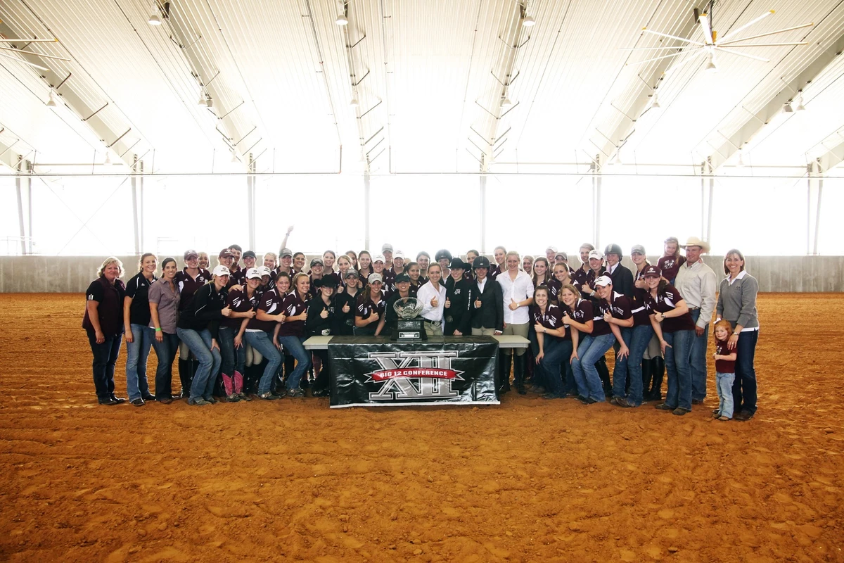 2010-11 Equestrian Team Picture