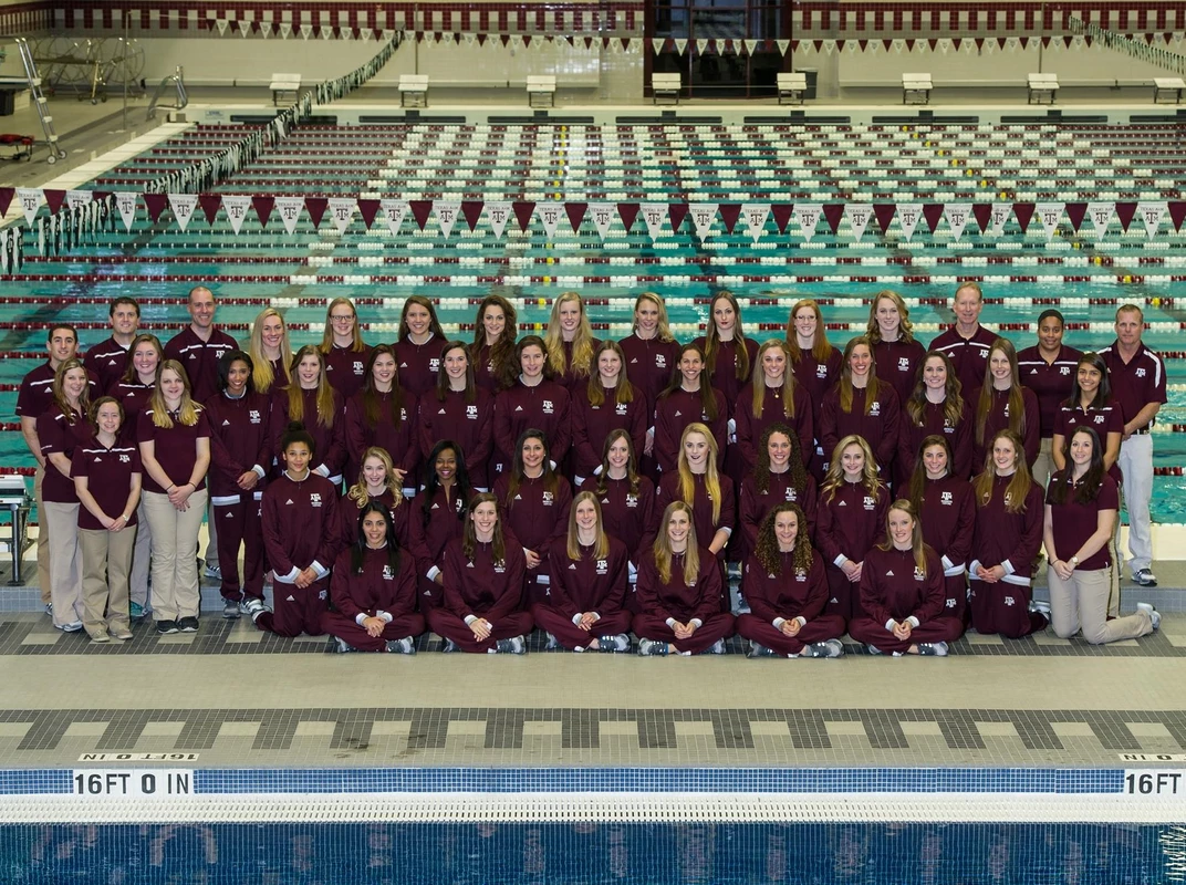 2015-16 Women's Swimming Team Photo