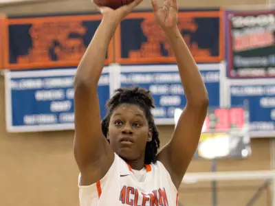 Caylinne Martin signing