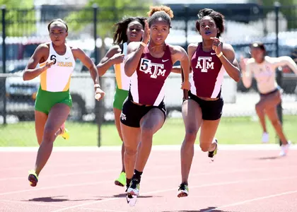 Women sprint relay UTSA