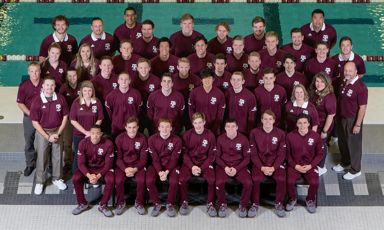 2017-18 Men's Swimming Team Photo