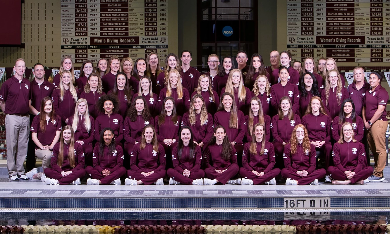 2017-18 Women's Swimming Team Photo