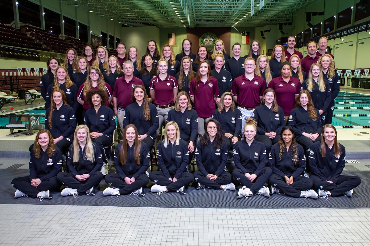 2018-19 Women's Swim and Dive Team