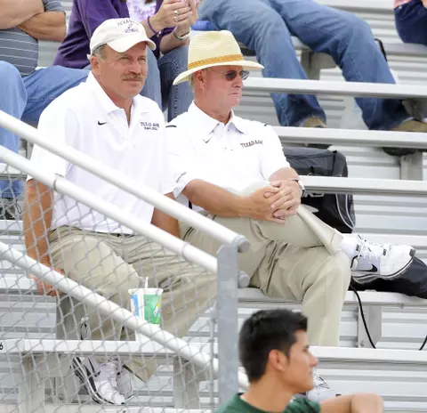 Juan De La Garza, Pat Henry