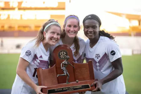COLLEGE STATION, TX - NOVEMBER 09, 2020 - Midfielder Kendall Bates #19 of the Texas A&M Aggies, Defender Macie Kolb #16 of the Texas A&M Aggies, Defender Karlina Sample #21 of the Texas A&M Aggies during the game between the Auburn Tigers and the Texas A&M Aggies at Ellis Field in College Station, TX. Photo By Craig Bisacre/Texas A&M Athletics