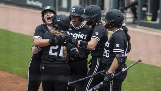 COLLCOLLEGE STATION, TX - 20210327 - Texas A&M Aggies Softball vs. South Carolina GamecocksEGE STATION, TX - 20210327 - Texas A&M Aggies Softball vs. South Carolina Gamecocks