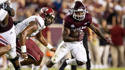 COLLEGE STATION, TX - October 23, 2021 - Running back Devon Achane #6 of the Texas A&M Aggies during the game between the South Carolina Gamecocks and the Texas A&M Aggies at Kyle Field in College Station, TX. Photo By Kate Luffman/Texas A&M Athletics