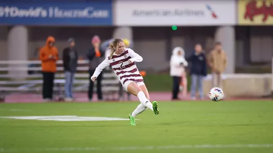 Kate Colvin offers up a pass against the Texas Longhorns