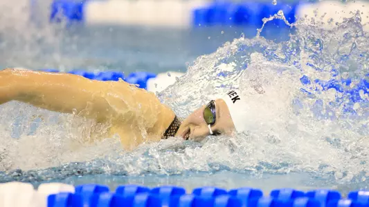 Chloe Stepanek swims the 200 free at NCAA Championships