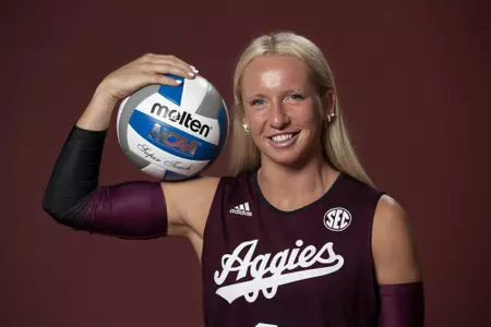 COLLEGE STATION, TX - August 12, 2022 - Libero/Defensive specialist Lauren Hogan #8 of the Texas A&M Aggies during Texas A&M Aggies Volleyball photo day in College Station, TX. Photo By Aiden Shertzer/Texas A&M Athletics