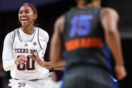 COLLEGE STATION, TX - January 01, 2023 - Guard Sydney Bowles #00 of the Texas A&M Aggies during the game between the Florida Gators and the Texas A&M Aggies at Reed Arena in College Station, TX. Photo By Ethan Mito/Texas A&M Athletics
