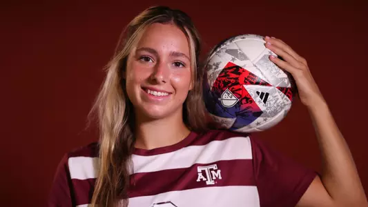 COLLEGE STATION, TX - July 20, 2023 - Midfielder Taylor Pounds #9 of the Texas A&M Aggies during Texas A&M Aggies Soccer photo day in College Station, TX. Photo By Evan Pilat/Texas A&M Athletics