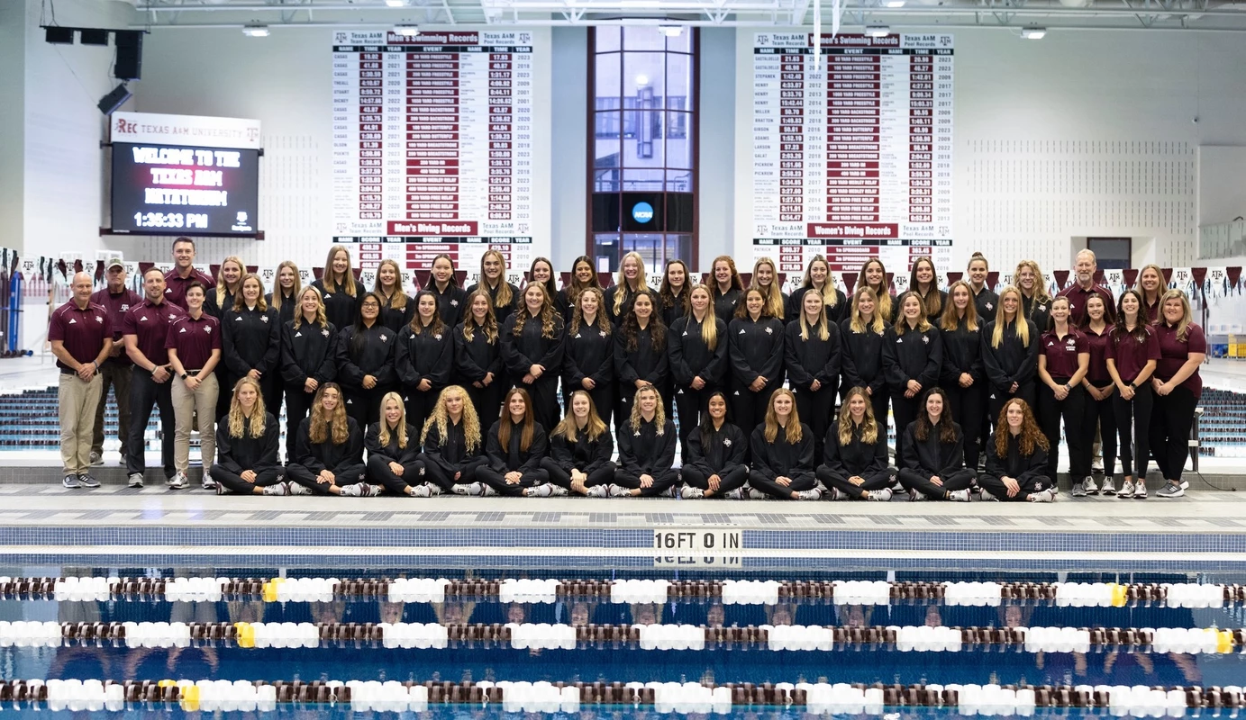 Women's Swimming & Diving team photo 2023-24