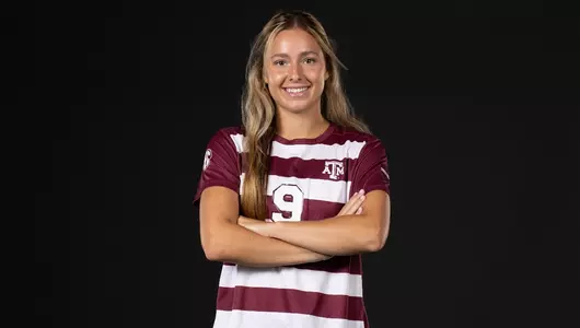 COLLEGE STATION, TX - July 20, 2023 - Midfielder Taylor Pounds #9 of the Texas A&M Aggies during Texas A&M Aggies Soccer photo day in College Station, TX. Photo By Aiden Shertzer/Texas A&M Athletics