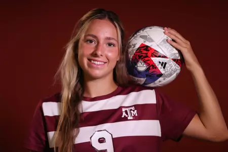 COLLEGE STATION, TX - July 20, 2023 - Midfielder Taylor Pounds #9 of the Texas A&M Aggies during Texas A&M Aggies Soccer photo day in College Station, TX. Photo By Evan Pilat/Texas A&M Athletics