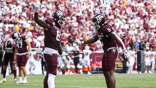 Le'Veon Moss and Amari Daniels