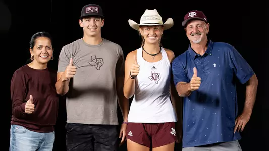Jennifer Jackson flanked by family at recruiting visit portrait shoot