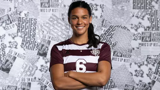 Andersen Williams is all smiles in a portrait shoot with arms folded.