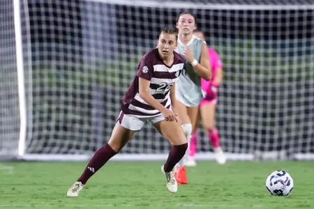 Leah Pirro patrols the midfield at Baylor