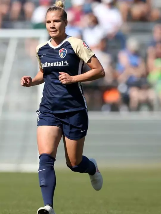 Merritt Mathias roves the midfield NC Courage