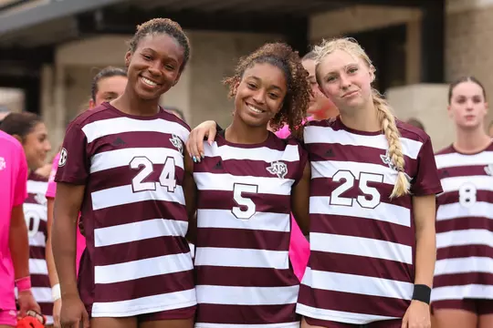 Taylor Jernigan, Tessa Lavender and SavannahHutchins share a moment prior to a spring exhibition match.