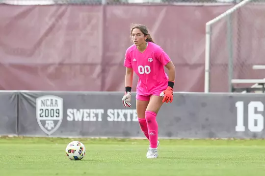 CErica Defferding ranges the backline during the game against Baylor