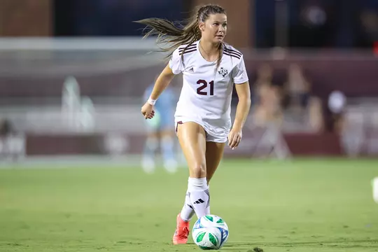 Holly Storer ranges the midfield in the Aggies' match against Baylor.