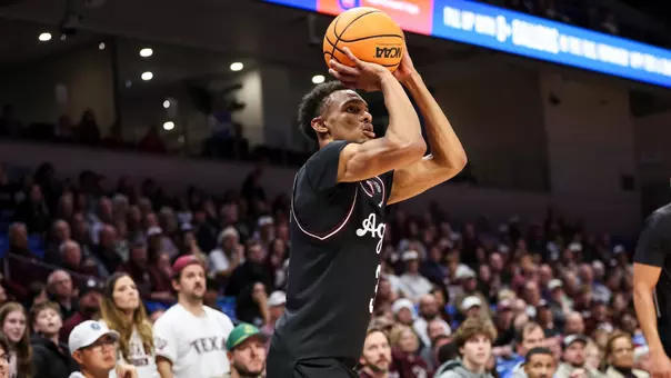 Rylan Griffen shooting a 3-pointer