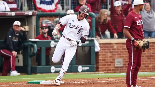 Grahovac rounds bases vs Elon