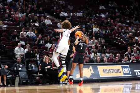 Ny'Ceara Pryor hitting a buzzer beater three