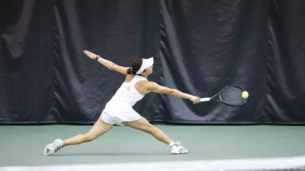 Violeta Martinez reaching to hit the ball.