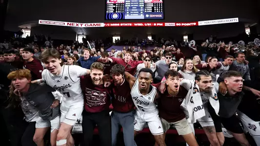 Aggies Saw 'em off with the fans