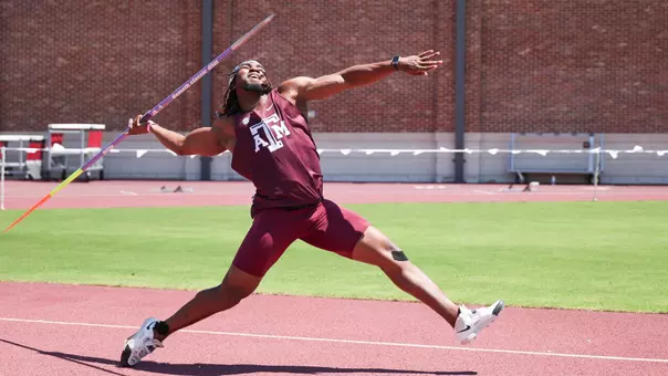 Zaza throwing jav Alumni Muster