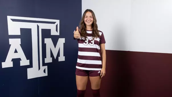 Ciara Jade Mitchell poses during recruiting trip portrait shoot