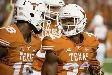 (18) QB Tyrone Swoopes, (32) RB Johnathan Gray