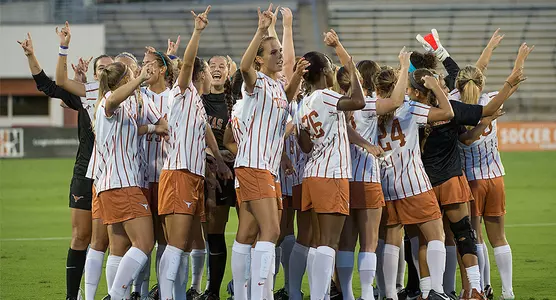 2014 Soccer team huddle