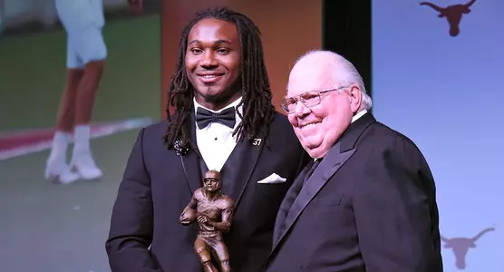 DOnta Foreman Doak Walker Award Verne Lundquist 021817