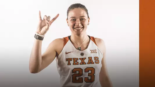 Danni Williams Signs with Texas
